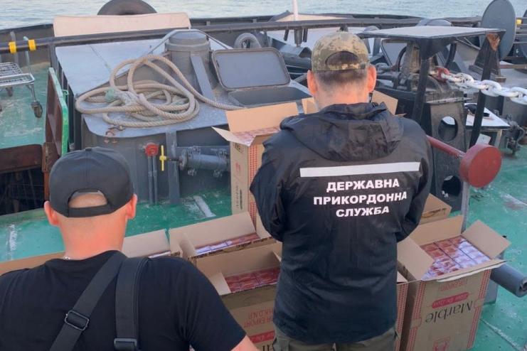 У ПОРТУ ІЗМАЇЛА ПРИКОРДОННИКИ І СБУ ВИЯВИЛИ КОНТРАБАНДНІ СИГАРЕТИ